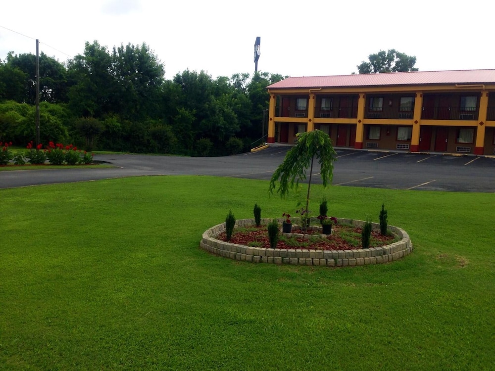 Duffys Motel Calhoun - photo 25