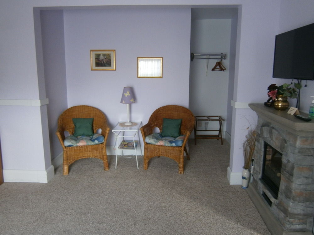 Francie's Inn - photo 3