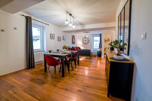 The Eighteen _ Hyper Centre T3 de 65m 8 Pers. — hotel in Voiron