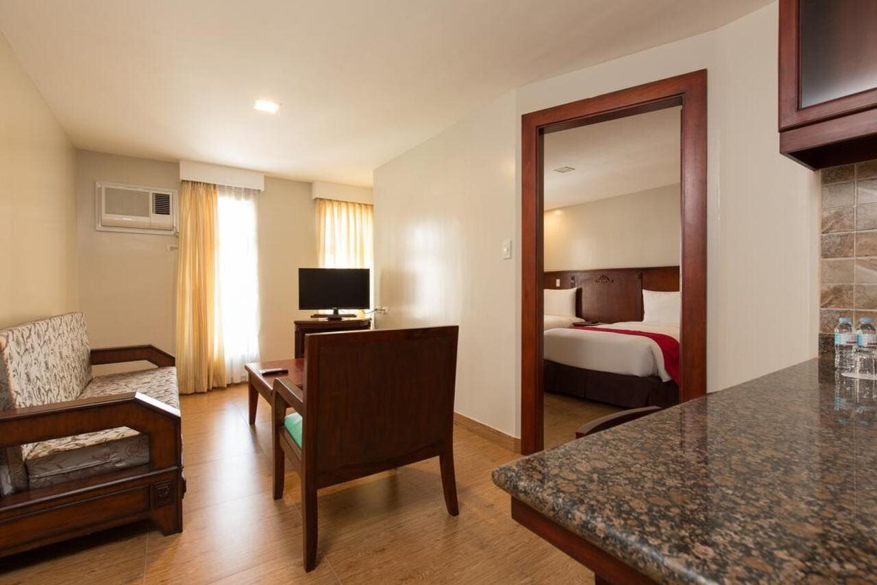 MJ Hotel & Suites