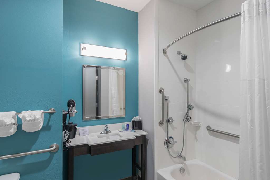 Clarion Inn & Suites DFW North - photo 33