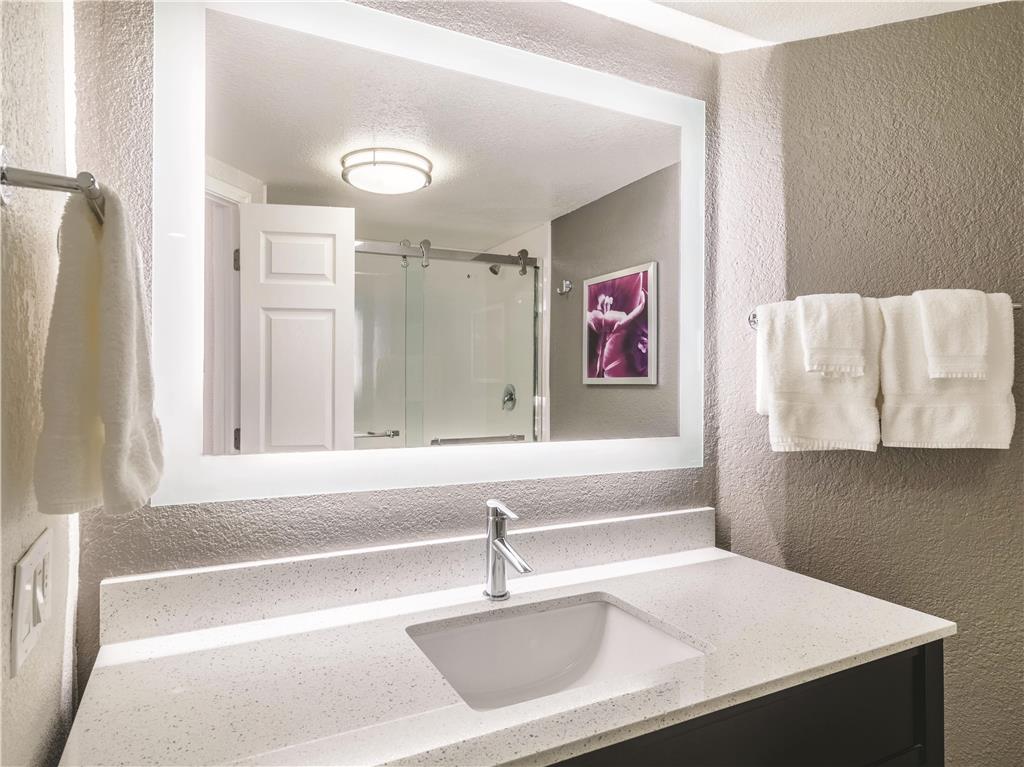 La Quinta Inn & Suites by Wyndham Austin Airport - photo 22