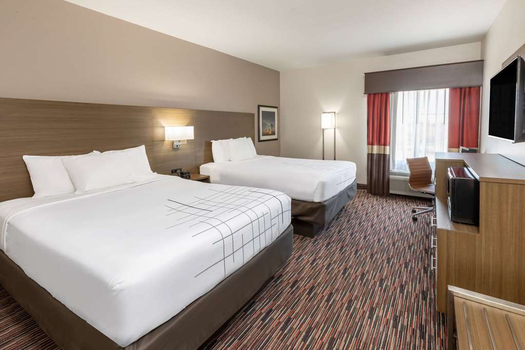 La Quinta Inn & Suites by Wyndham Wichita Falls MSU Area - photo 28