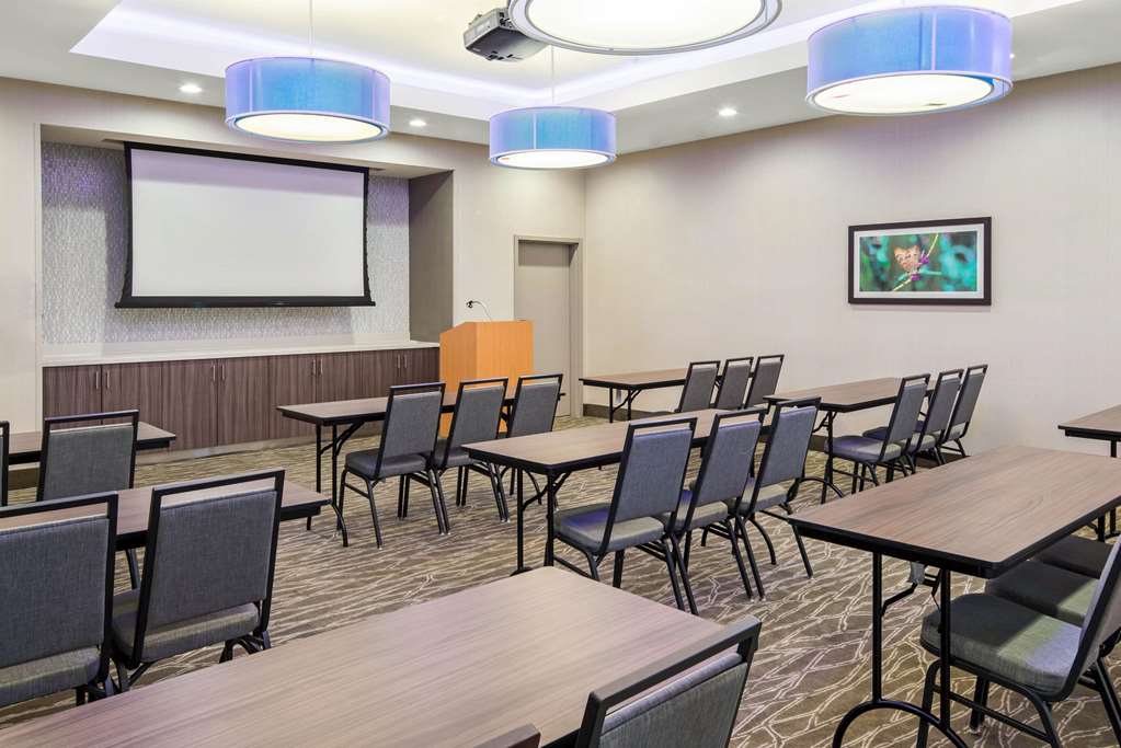 La Quinta Inn & Suites by Wyndham McAllen La Plaza Mall - photo 34