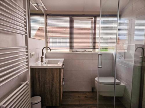 Kustverhuur Park Scheldeveste Zwin 015 met grote omheinde tuin in Breskens, Netherlands