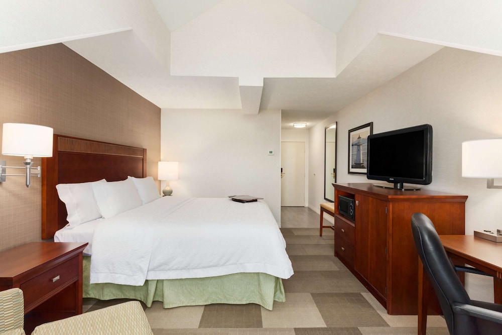 Hampton Inn Colchester - photo 18
