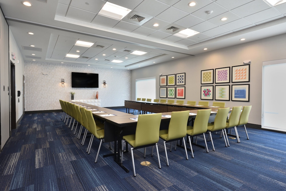Holiday Inn Express & Suites Spring Woodlands Area by IHG - photo 39