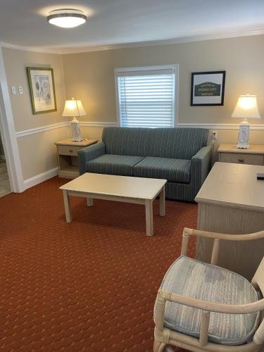 The Admiral Hotel Motel - photo 23