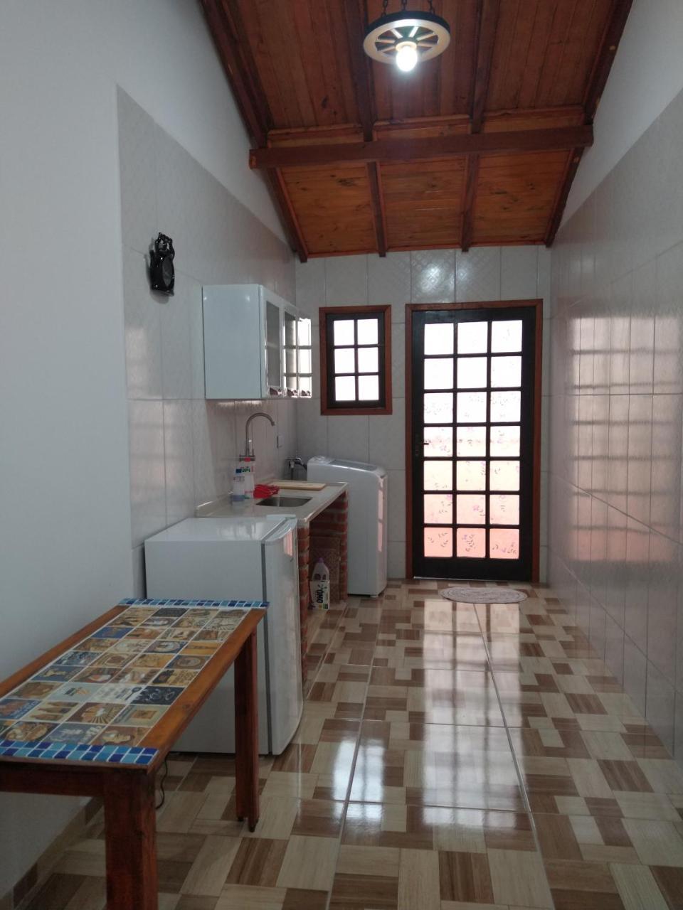 Kitnet Martim de Sá in Caraguatatuba, Brasil