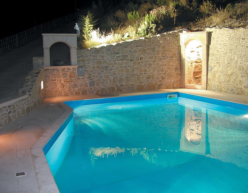 Villa in Crete With Private Pool & Views — 4-Star Luxury Hotel in Irakleion, Greece
