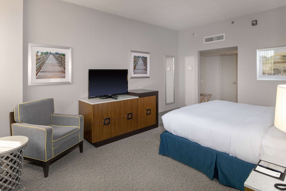 DoubleTree by Hilton Hotel Jacksonville Airport - photo 34