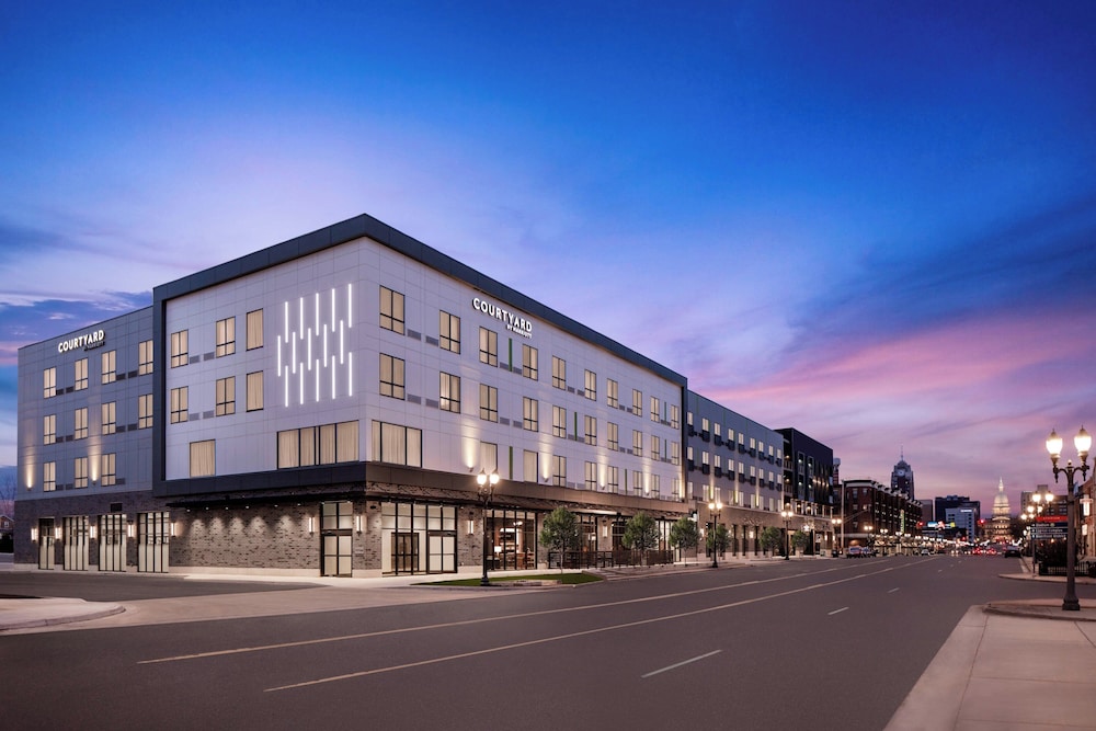 Courtyard by Marriott Lansing Downtown - photo 2