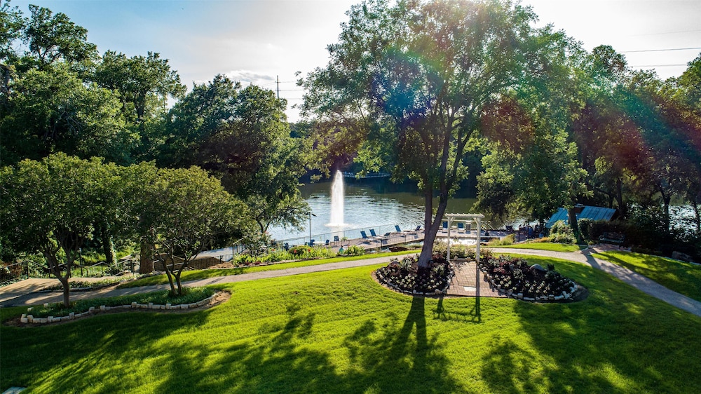 Hilton DFW Lakes Executive Conference Center - photo 90