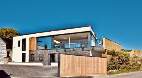 Rockpools - carbon neutral hotel in Porth
