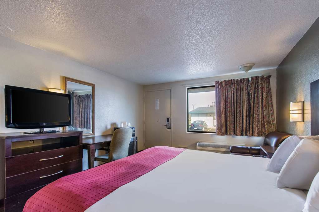Rodeway Inn Near Hall of Fame - photo 16