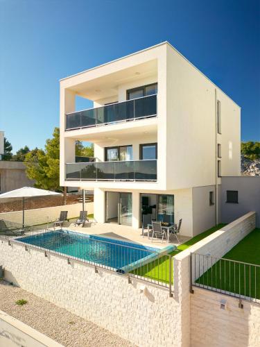 Villa Ocean Breeze Meerblick zwei Küchen — 4-Star Luxury Hotel in Sibenik, Croatia