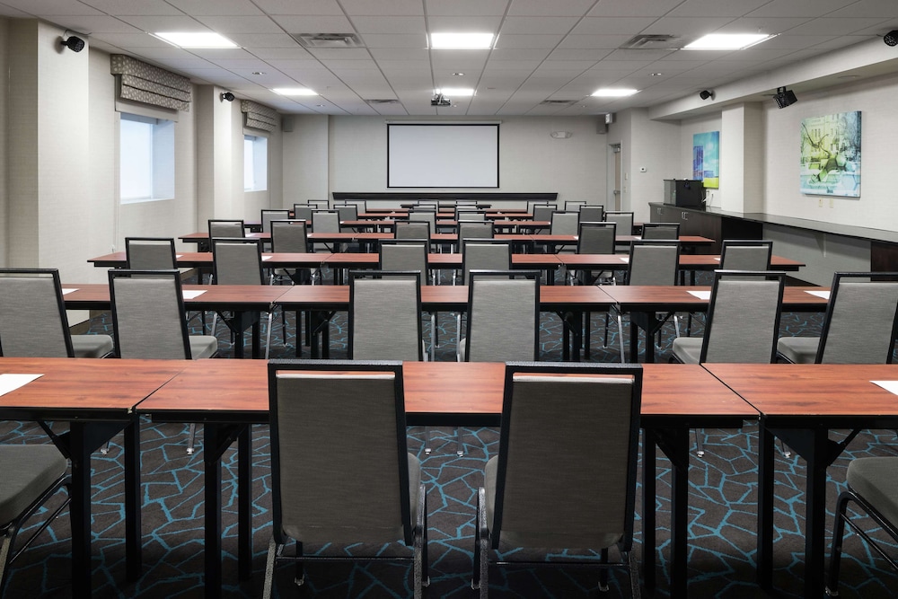 Hampton Inn & Suites Rochester North - photo 38