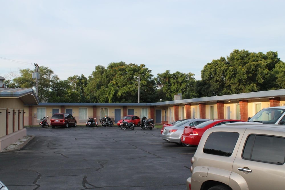 American Motor Inn - photo 41