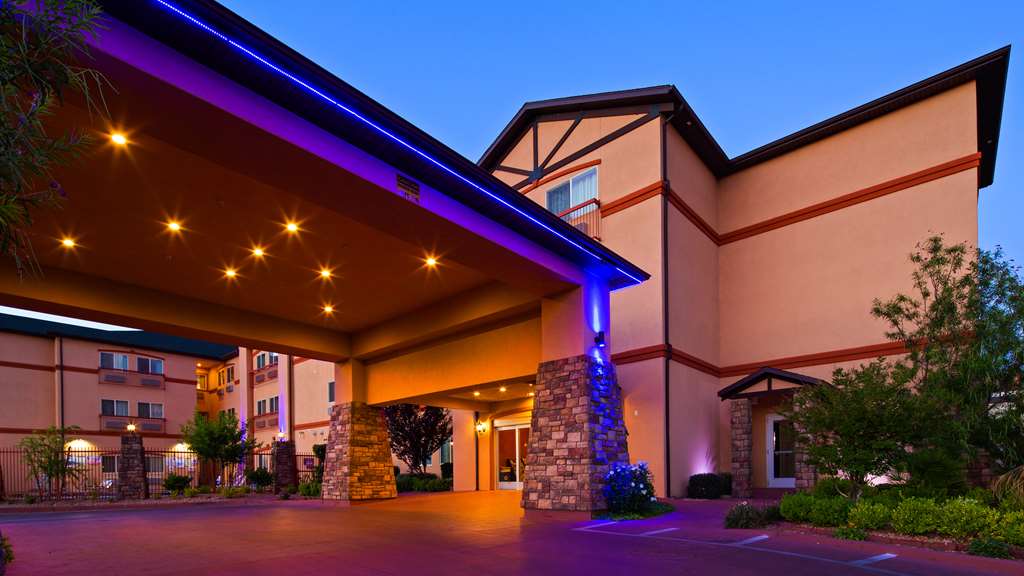 Best Western Plus Zion West Hotel - photo 30
