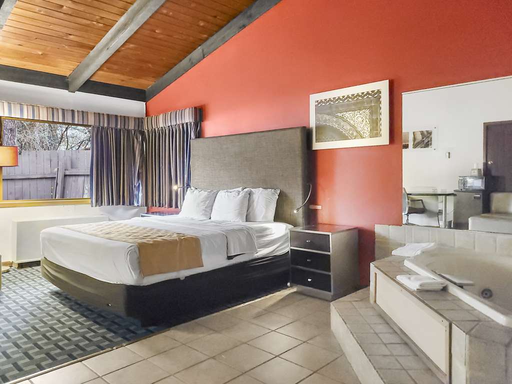 Americas Best Value Inn Hinckley - photo 13