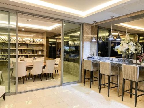 Urban High Rise Ultra Fast WiFi BTS Phrom Phong — 4-Star Luxury Hotel in Bangkok, Thailand