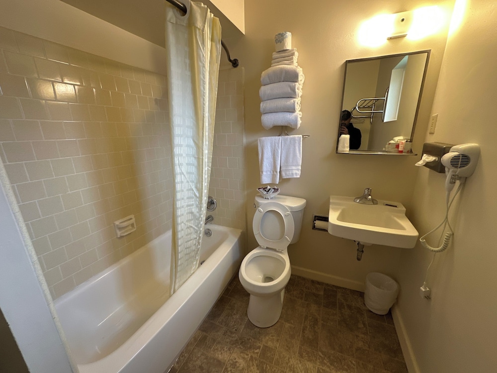 Winchester Bay Inn - photo 22