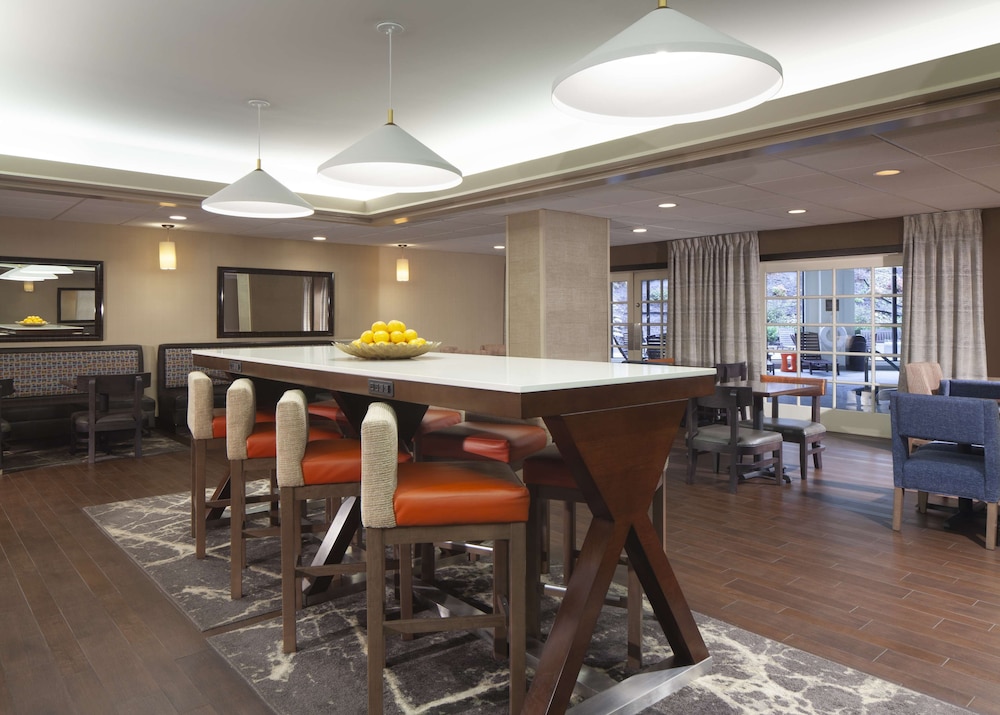 Hampton Inn Charleston Southridge - photo 2