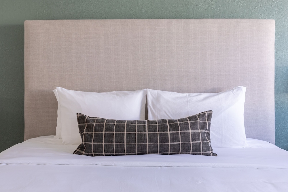 Signature Inn Oakland - photo 13