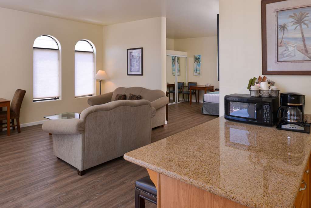 Edgewater Inn And Suites - photo 23