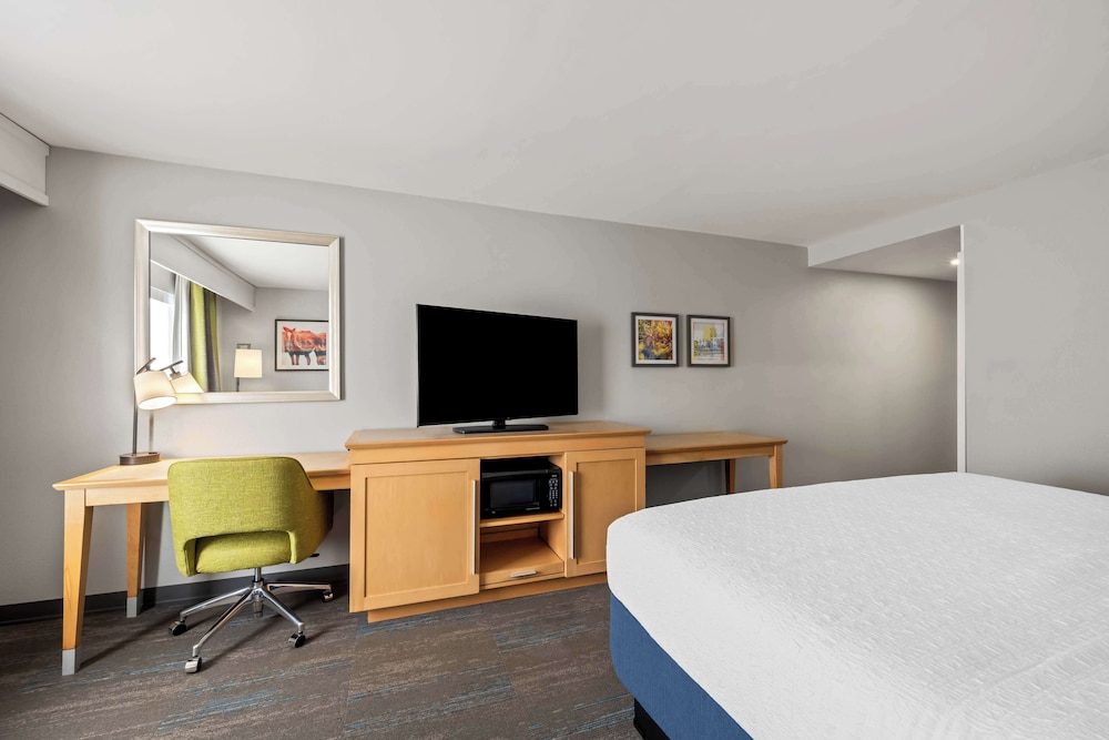 Hampton Inn & Suites Wilson I 95 - photo 15