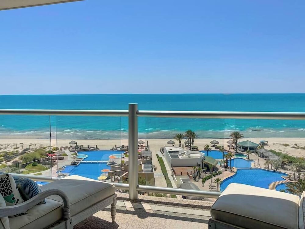Oceanfront Gem with Pools & Private Beach #704 — 4-Star Luxury Hotel in Puerto Penasco, Mexico