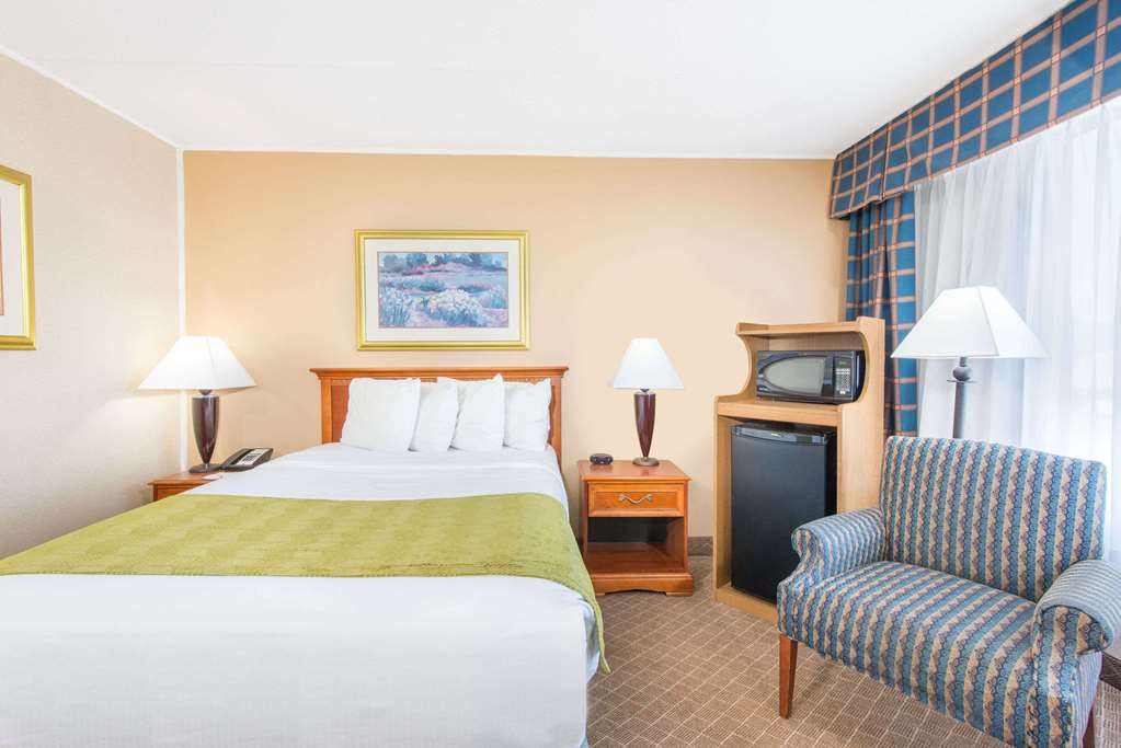Ramada by Wyndham Cumberland Downtown - photo 7