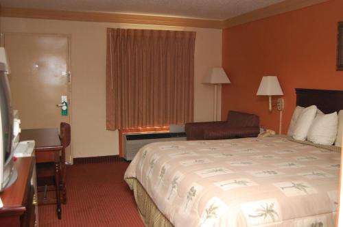 Executive Inn and Suites Springdale - photo 7