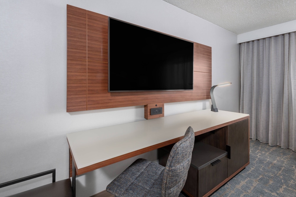 Marriott Madison West - photo 6