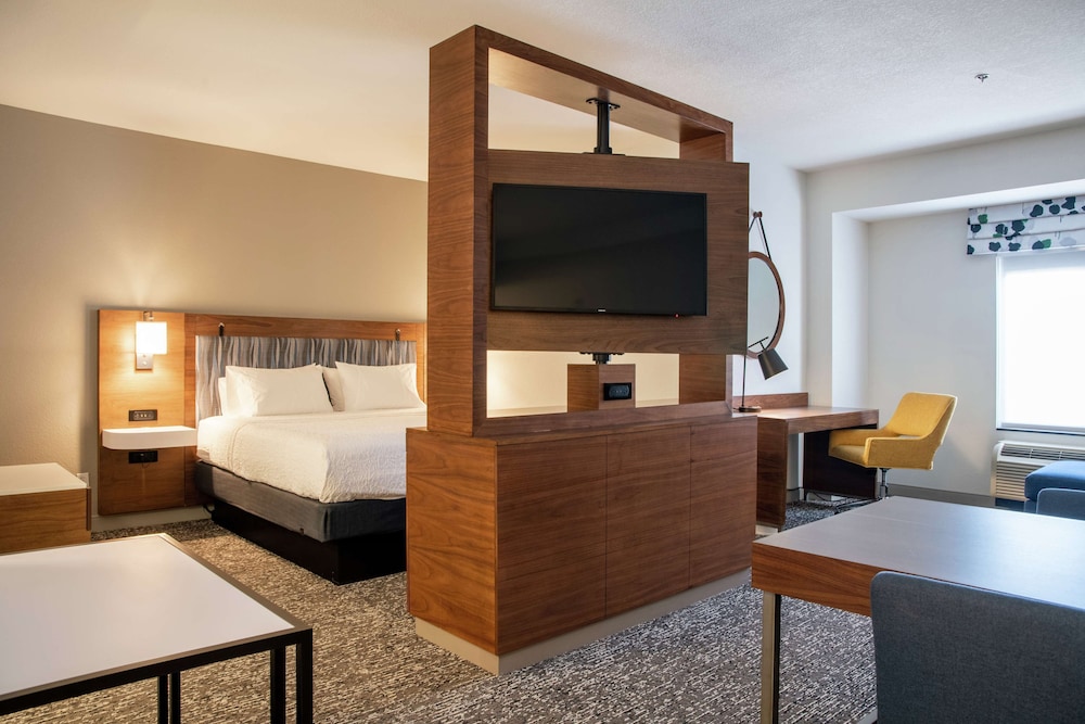 Hampton Inn & Suites Los Angeles Sherman Oaks - photo 17