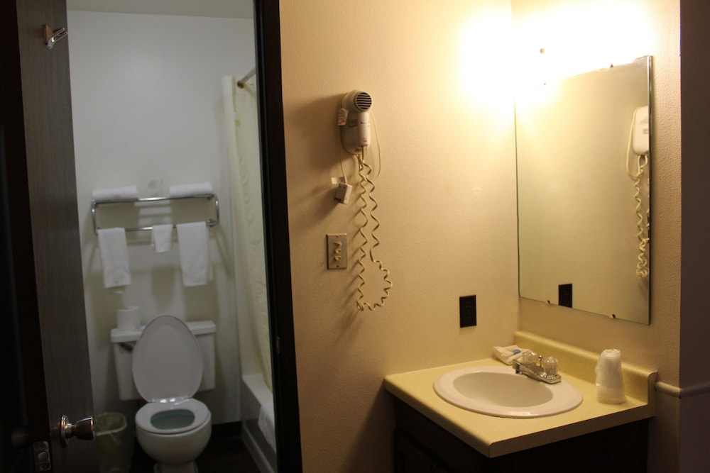 East Grand Inn - photo 26