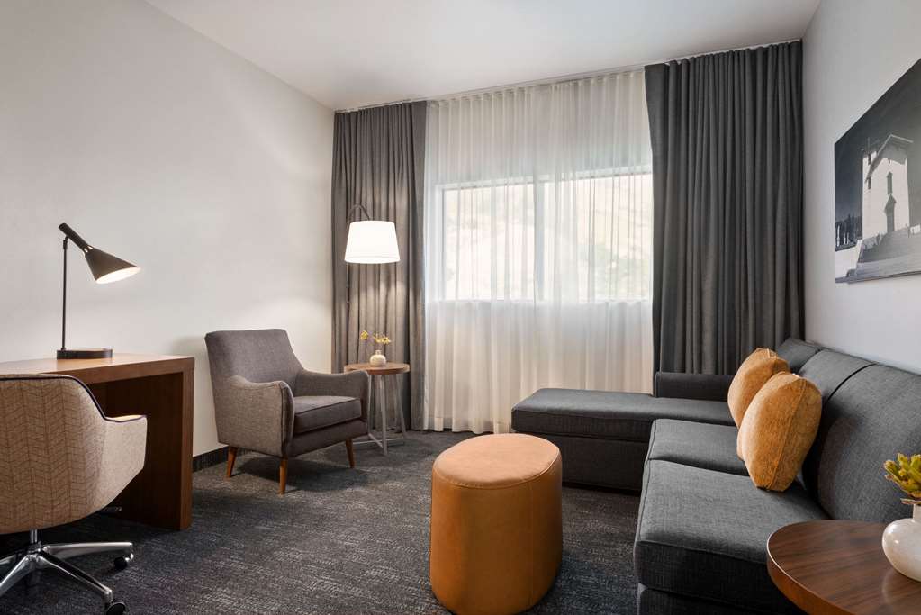 La Quinta Inn & Suites by Wyndham San Luis Obispo Downtown - photo 26