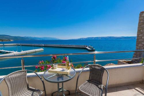 Apartments in Novi Vinodolski 14224 — 4-Star Luxury Hotel in Novi Vinodolski, Croatia