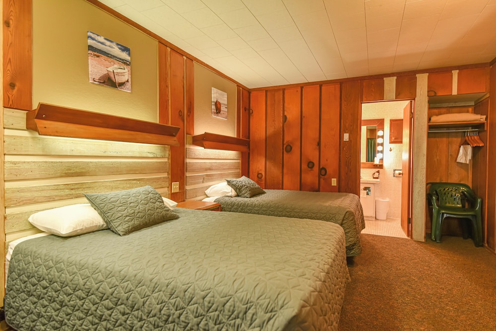 Sunset Oceanfront Lodging - photo 34