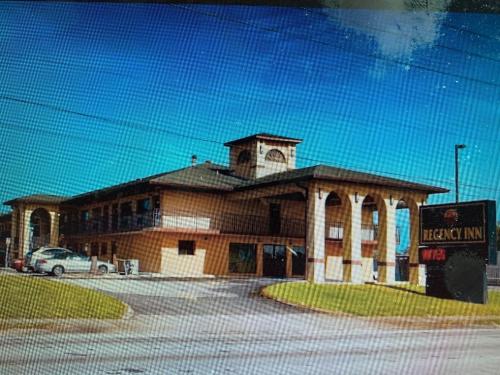 Regency Inn - photo 18