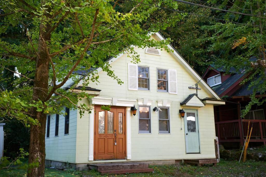 Parakeet Spa in Yufu, Japan