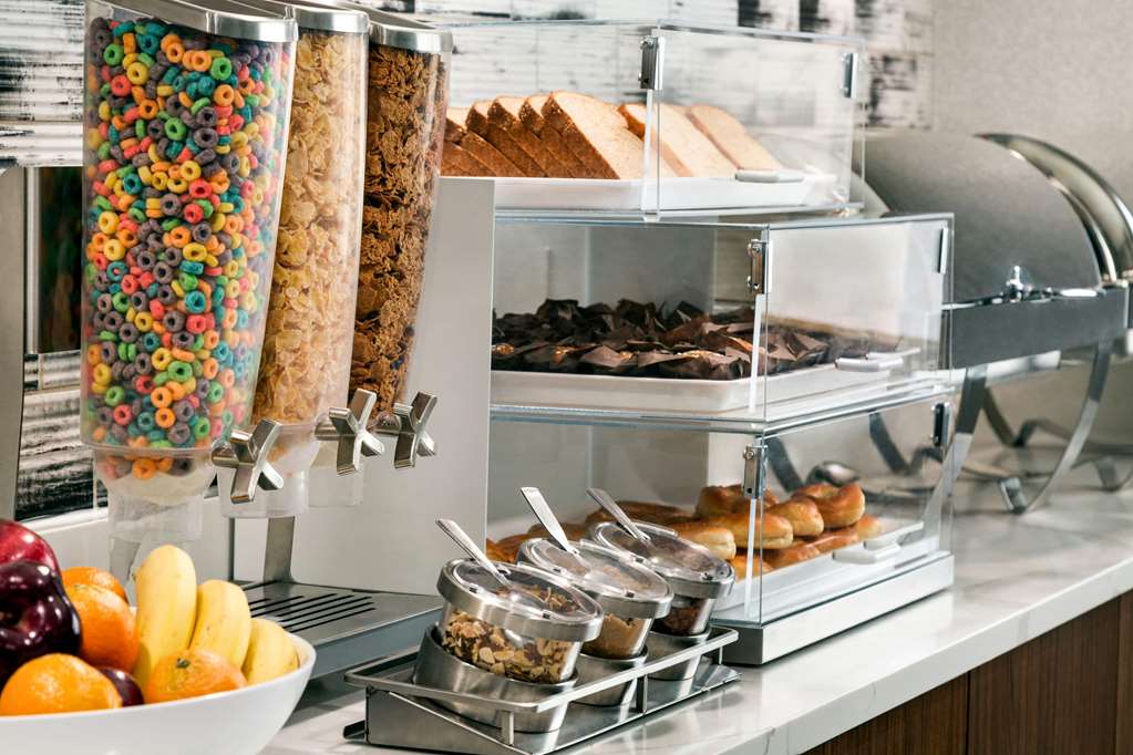 La Quinta Inn & Suites by Wyndham Salem OR - photo 28
