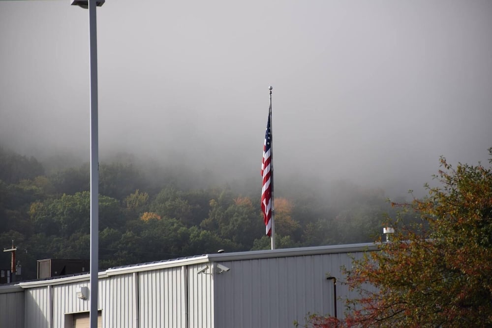 Relax Inn Elmira - photo 25