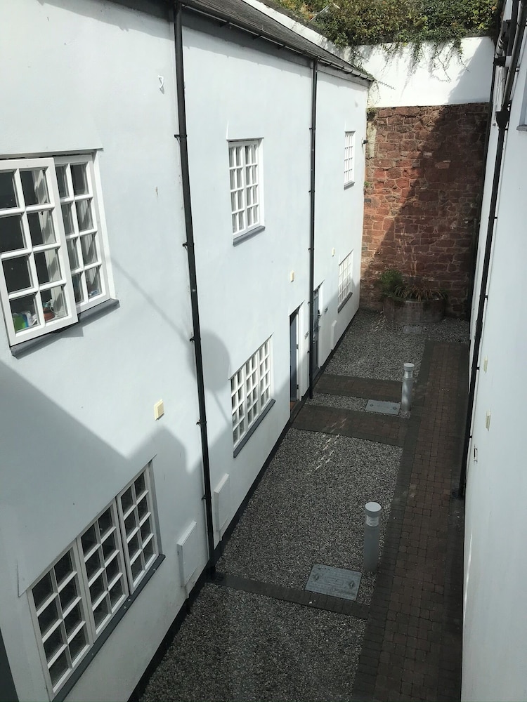 West Street Mews Serviced Accommodation — 4-Star Luxury Hotel in Exeter, United Kingdom