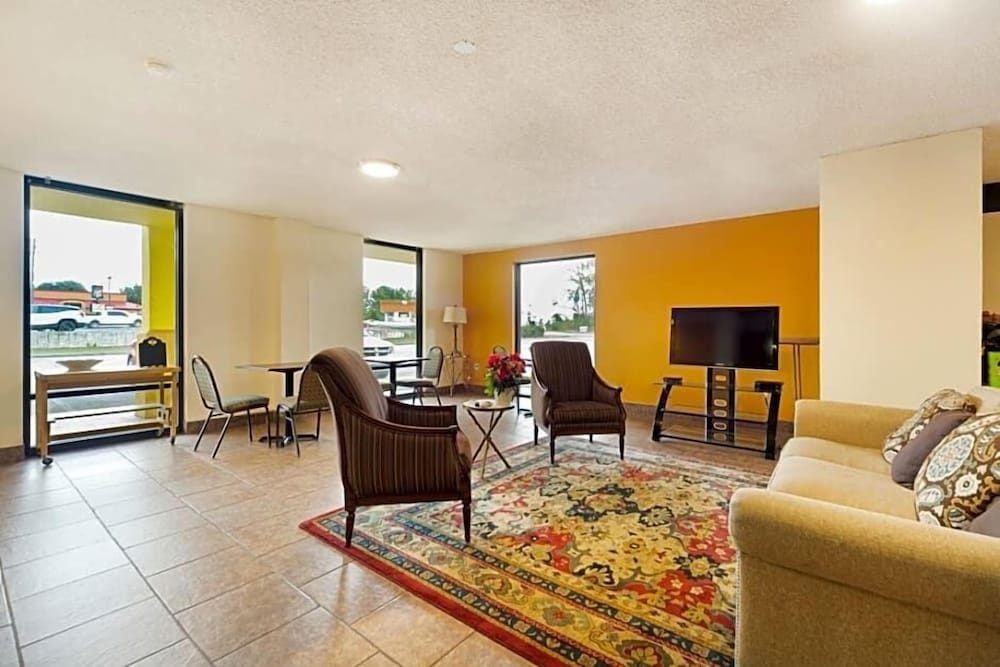 Days Inn by Wyndham Atmore - photo 40