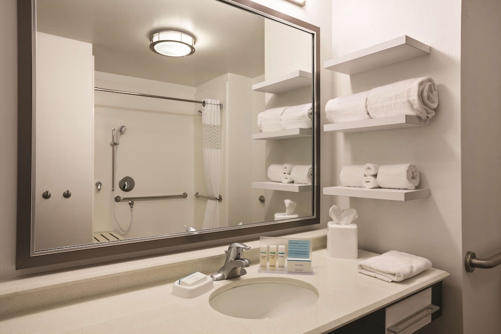 Hampton Inn Brigham City - photo 18