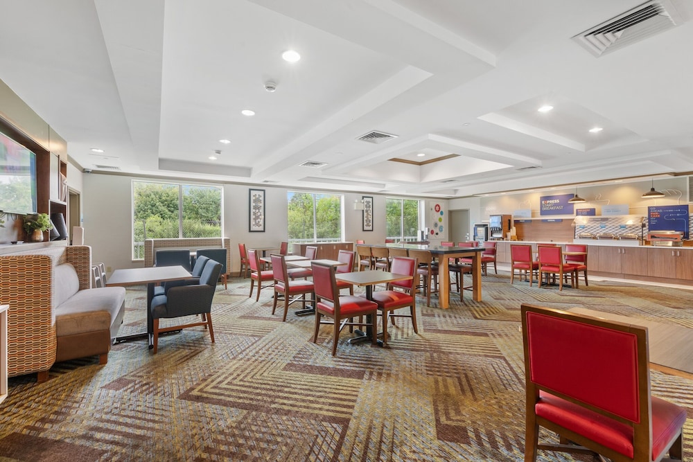 Holiday Inn Express Hotel & Suites Bethlehem by IHG - photo 42