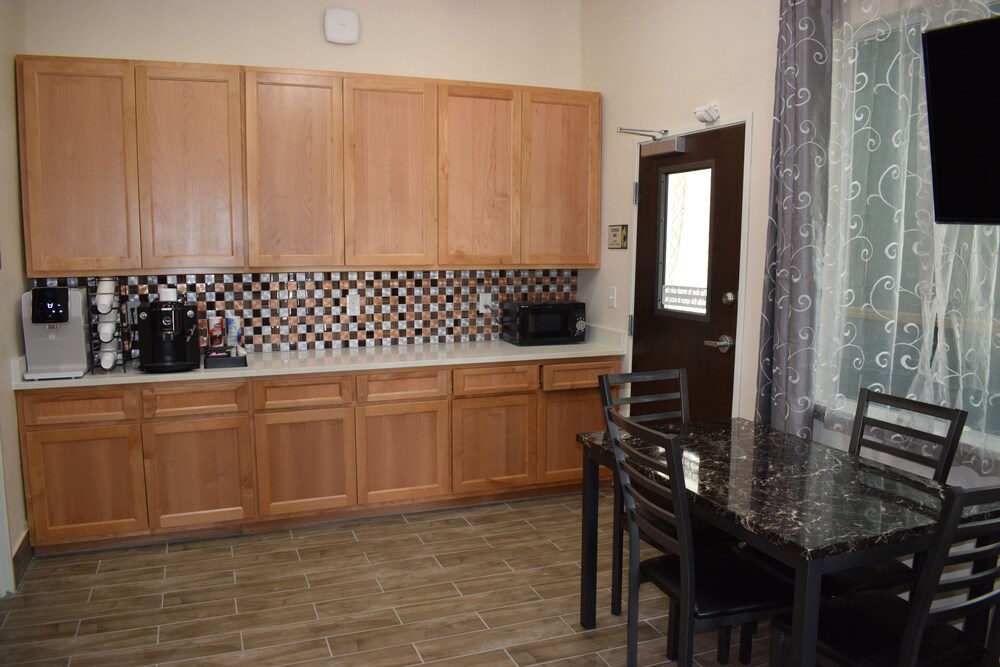 Texas Bungalows Hotel and Suites Austin - photo 3