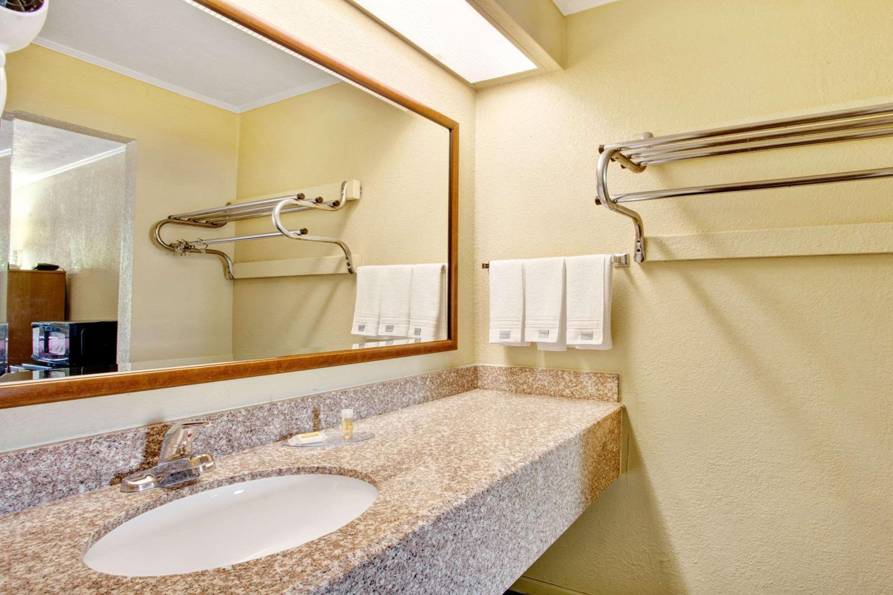 Days Inn by Wyndham Knoxville West - photo 28
