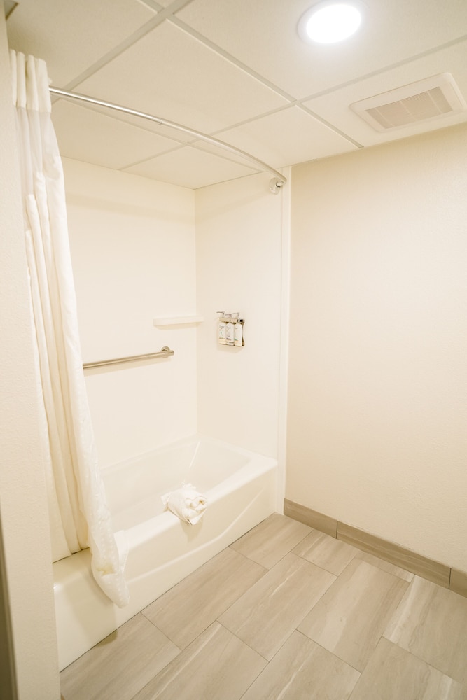 Holiday Inn Express & Suites Knoxville North I 75 Exit 112 by IHG - photo 37